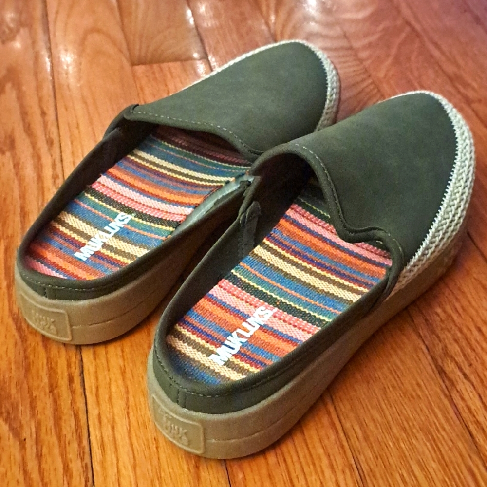 Mukluks barely worn.  Green.  Thick sole.